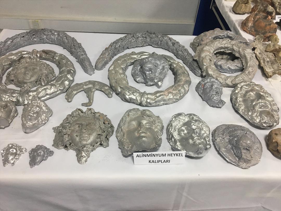 Ka&ccedil;ak&ccedil;ılar 'pes' dedirtt! Sahtesini bile yapmışlar