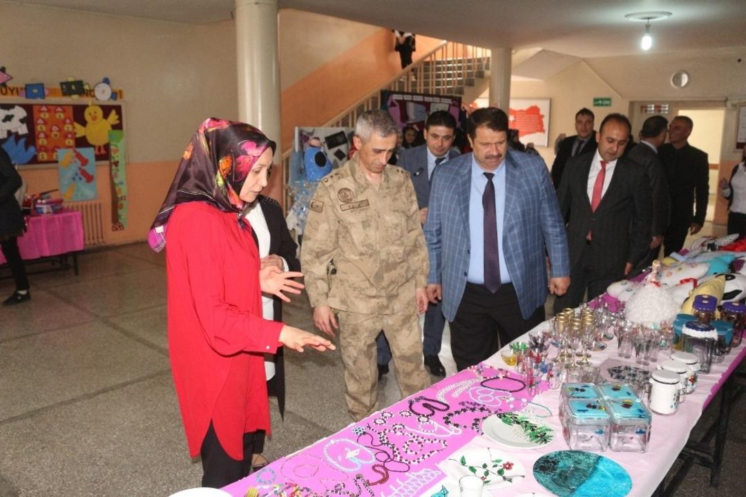 Ağrı&rsquo;da yılsonu sergisi