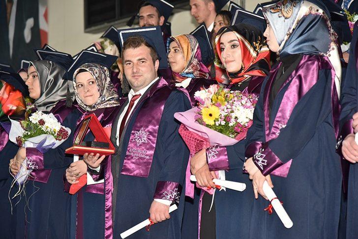 ETÜ 2018-2019 mezunlarını verdi G5