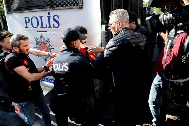 Beşiktaş'tan Taksim'e yürümek isteyen gruba gözaltı