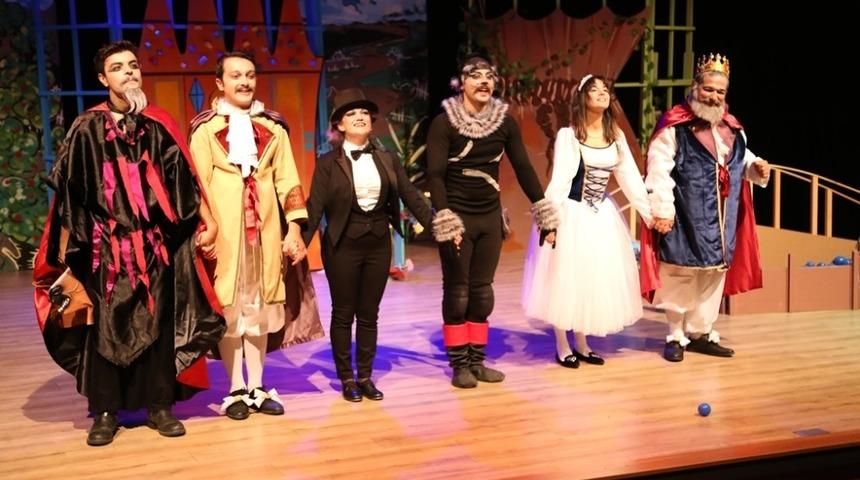 &lsquo;&Ccedil;izmeli Kedi&rsquo; sezon finali yapıyor