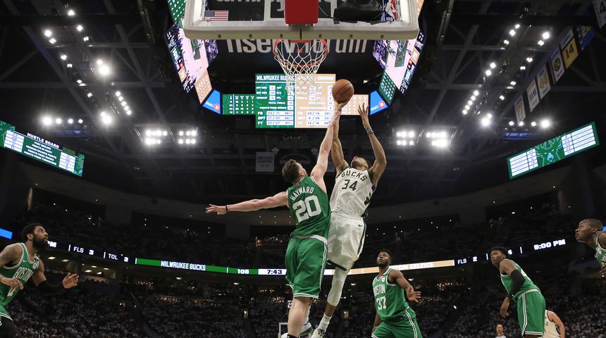 Milwaukee Bucks, Boston Celtics karşısında seride durumu eşitledi