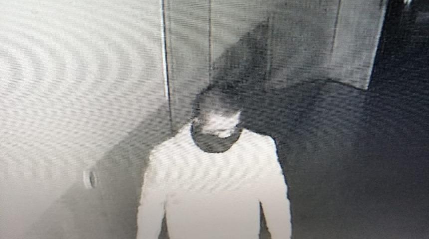 Okuldan hırsızlık kamerada