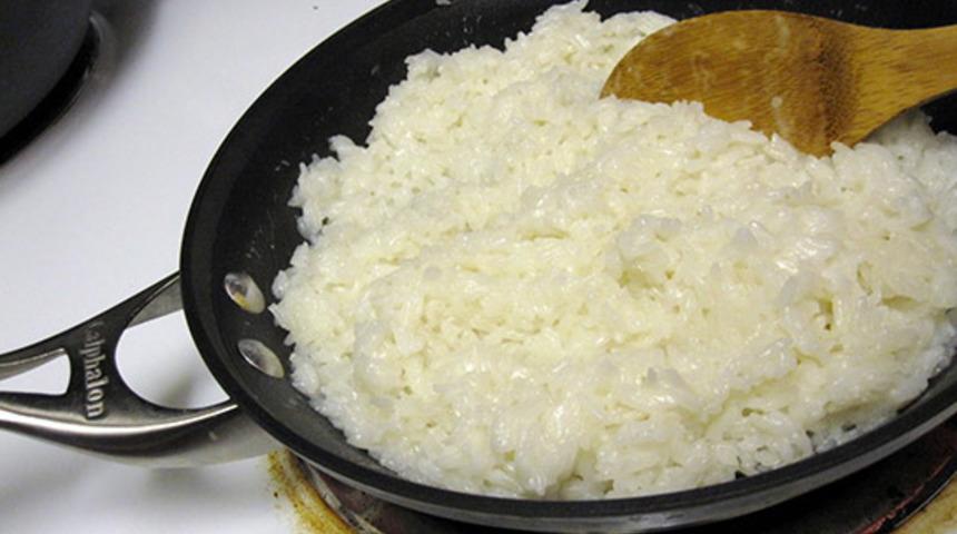 Bilim İnsanları Uyarıyor: Pirinci Haşlayarak Yemek Zehirleyebilir!