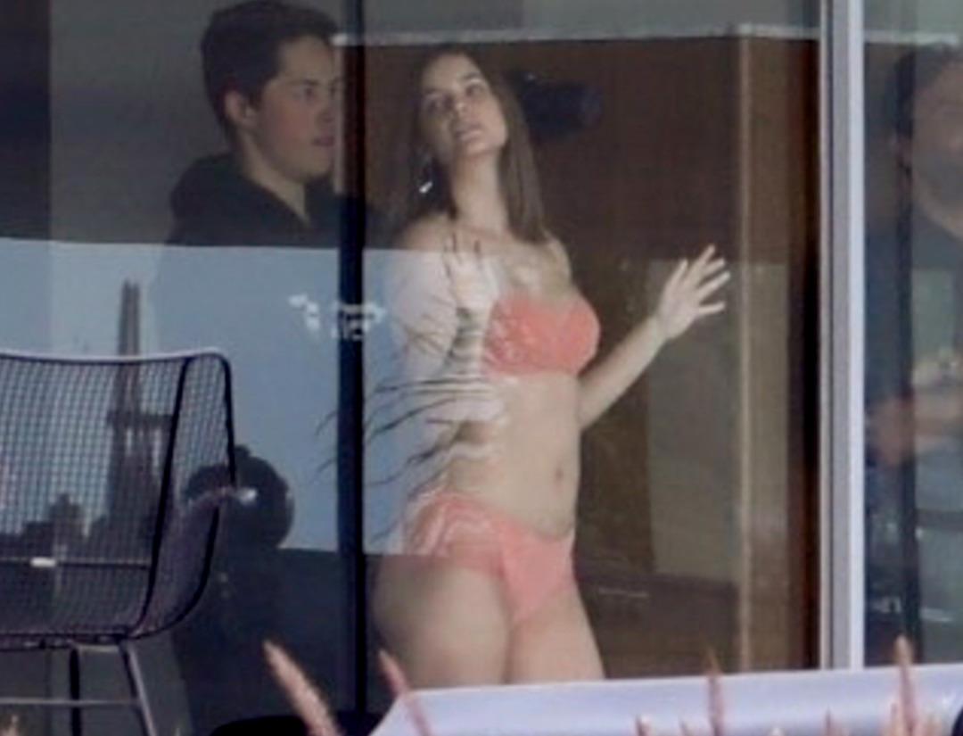 Havuzlu villada gizlice g&ouml;r&uuml;nt&uuml;lendiler! 