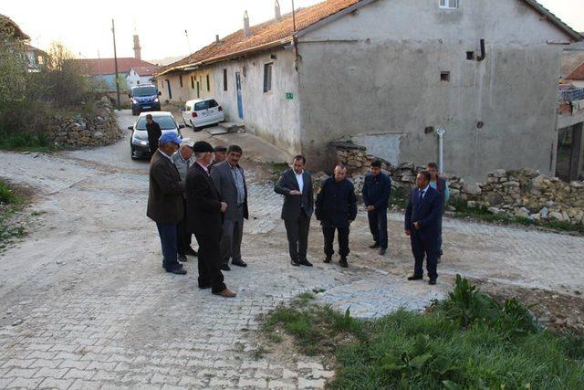 Vatandaşları sabah namazı buluşmalarında dinliyor