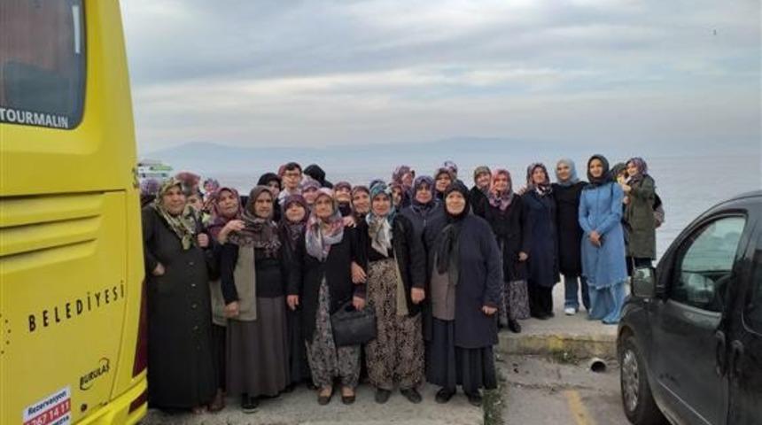 Kuran kursu &ouml;ğrenci ve &ouml;ğreticilerinin Bursa gezisi