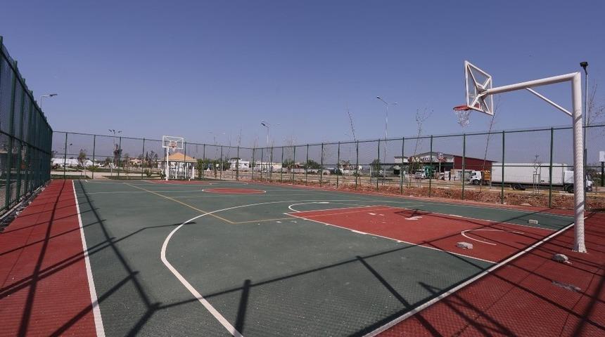 Kepez&rsquo;den Altınova&rsquo;ya semt spor sahası