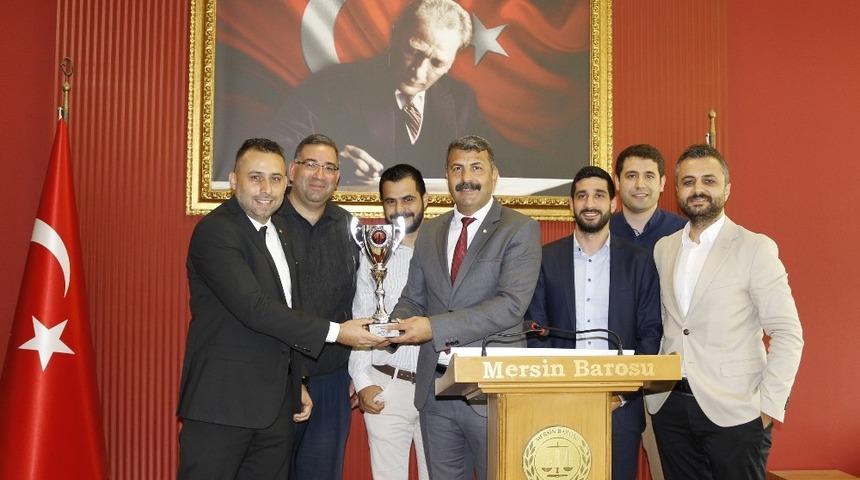 Mersin Barosu Basketbol Takımı, T&uuml;rkiye ikinciliği kupasını t&ouml;renle aldı