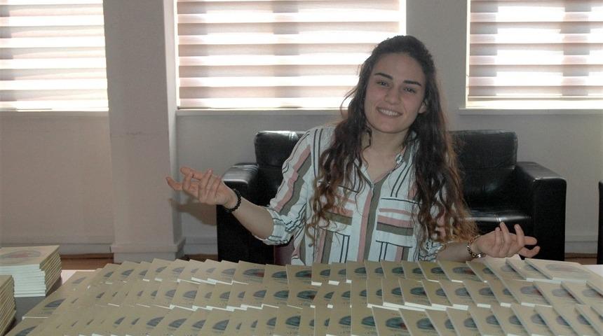 Biriktirdiği har&ccedil;lıklarla sadece 4 adet kitap basabilen lise &ouml;ğrencisi hayallerine kavuştu