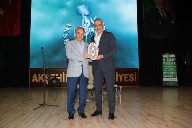 Akşehir’de Yazar Bekir Develi’den ‘Anadolu İrfanı’ konferansı