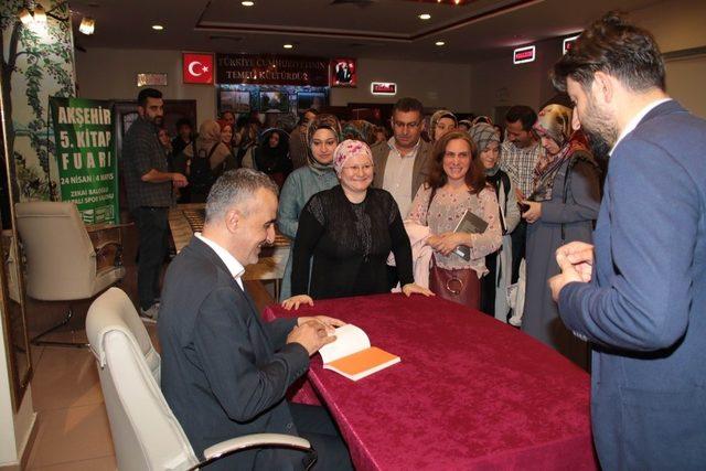 Akşehir’de Yazar Bekir Develi’den ‘Anadolu İrfanı’ konferansı