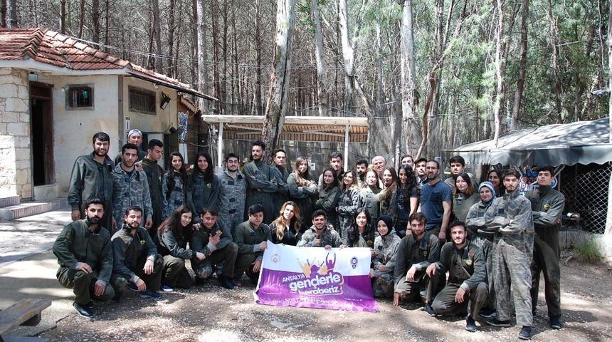 Emniyet, &uuml;niversite &ouml;ğrencileriyle bir araya geldi