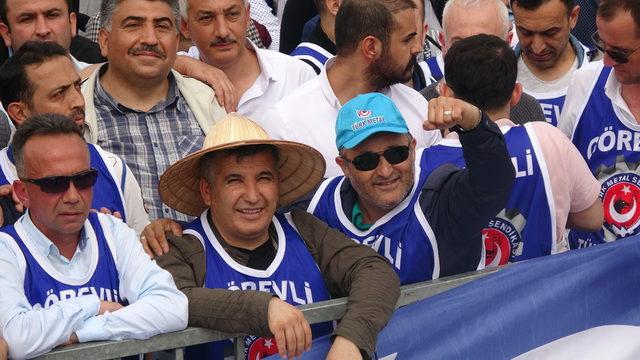 Türk-İş'in, İzmit'teki 1 Mayıs kutlamasına binlerce kişi katıldı
