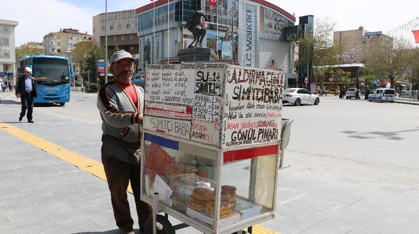 İş&ccedil;i bayramında &ccedil;alışan iş&ccedil;iler