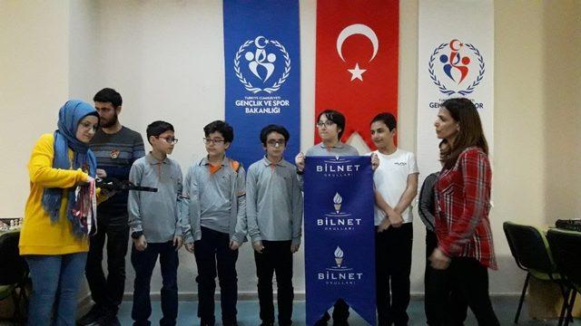 Bilnetli minik öğrencilerin satranç başarısı