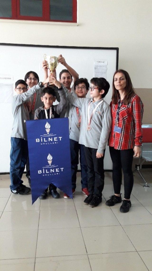 Bilnetli minik öğrencilerin satranç başarısı