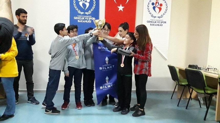 Bilnetli minik &ouml;ğrencilerin satran&ccedil; başarısı