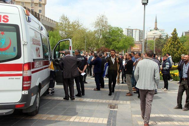 Yaşlı adam cami çıkışında hayatını kaybetti