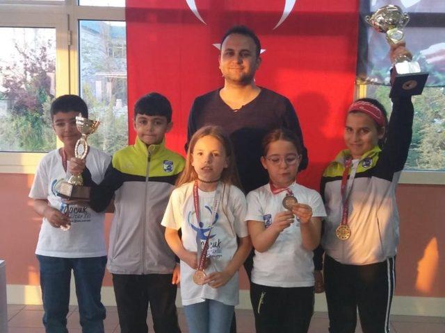 Çanakkale Belediyespor Barış Kupası’nı 2 kupa 4 madalya ile tamamladı