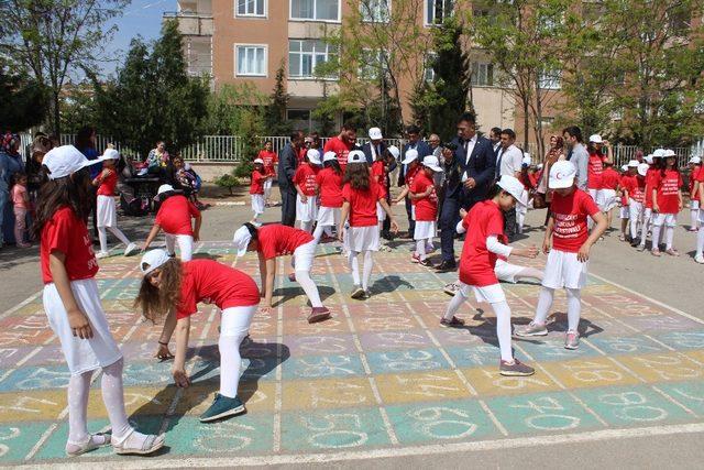 Öğrenciler hem eğlendi hem spor yaptı