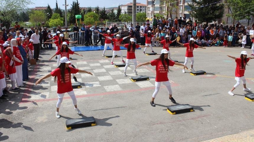 &Ouml;ğrenciler hem eğlendi hem spor yaptı
