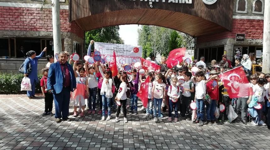Dezavantajlı &ccedil;ocuklar Tarsus Hayvanat Bah&ccedil;esini gezdi