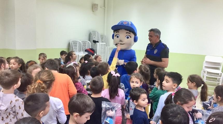 Polislerden &ouml;ğrenci ve &ouml;ğretmenlere bilgilendirme