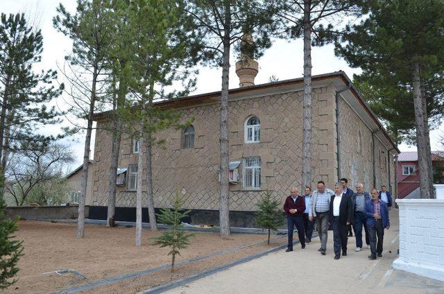 Başkan Altun, Sağlık Cami’nde yapılan çalışmaları inceledi