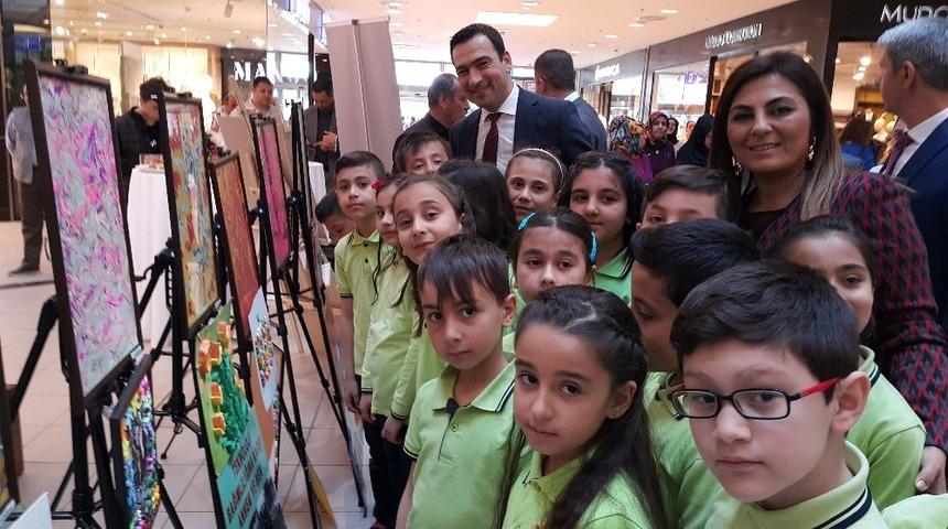 Minikler anneleriyle birlikte teknoloji bağımlılığına dikkat &ccedil;ekti