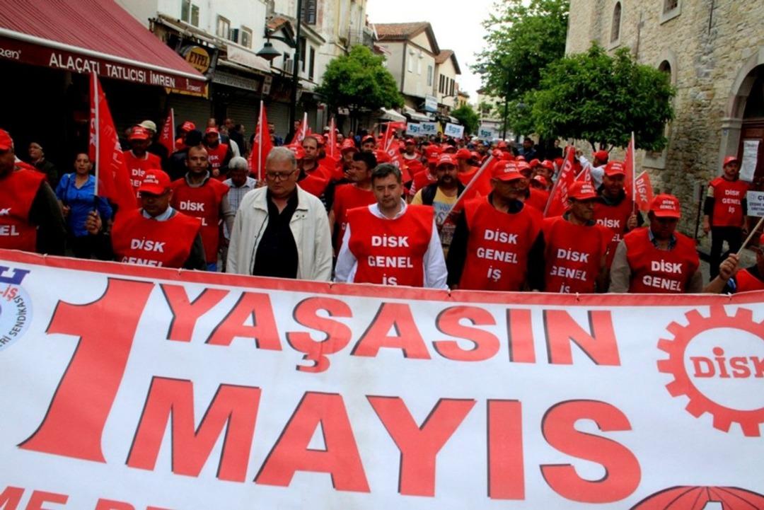 İzmir&rsquo;in il&ccedil;elerini 1 Mayıs coşkusu sardı