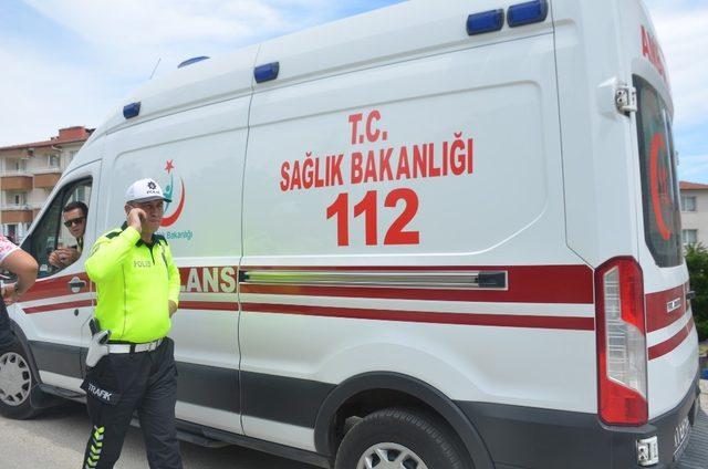 Seyir halindeki motosiklet sürücüsü motorunu kaydırarak düşmesi sonucu yaralandı