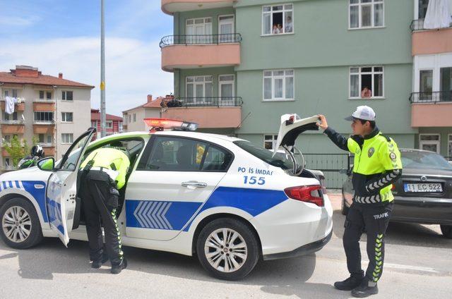 Seyir halindeki motosiklet sürücüsü motorunu kaydırarak düşmesi sonucu yaralandı