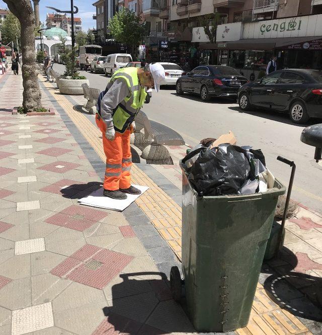 Temizlik işçileri 1 Mayıs’ta da görevinin başında