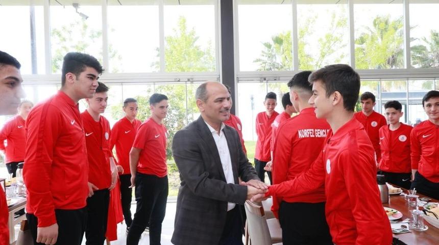 Başkan S&ouml;ğ&uuml;t, U-15 takımı ile bir araya geldi