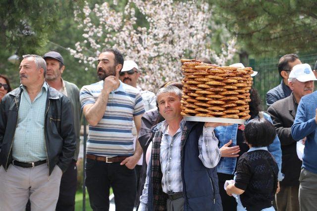 Sivas’ta iki farklı 1 Mayıs kutlaması