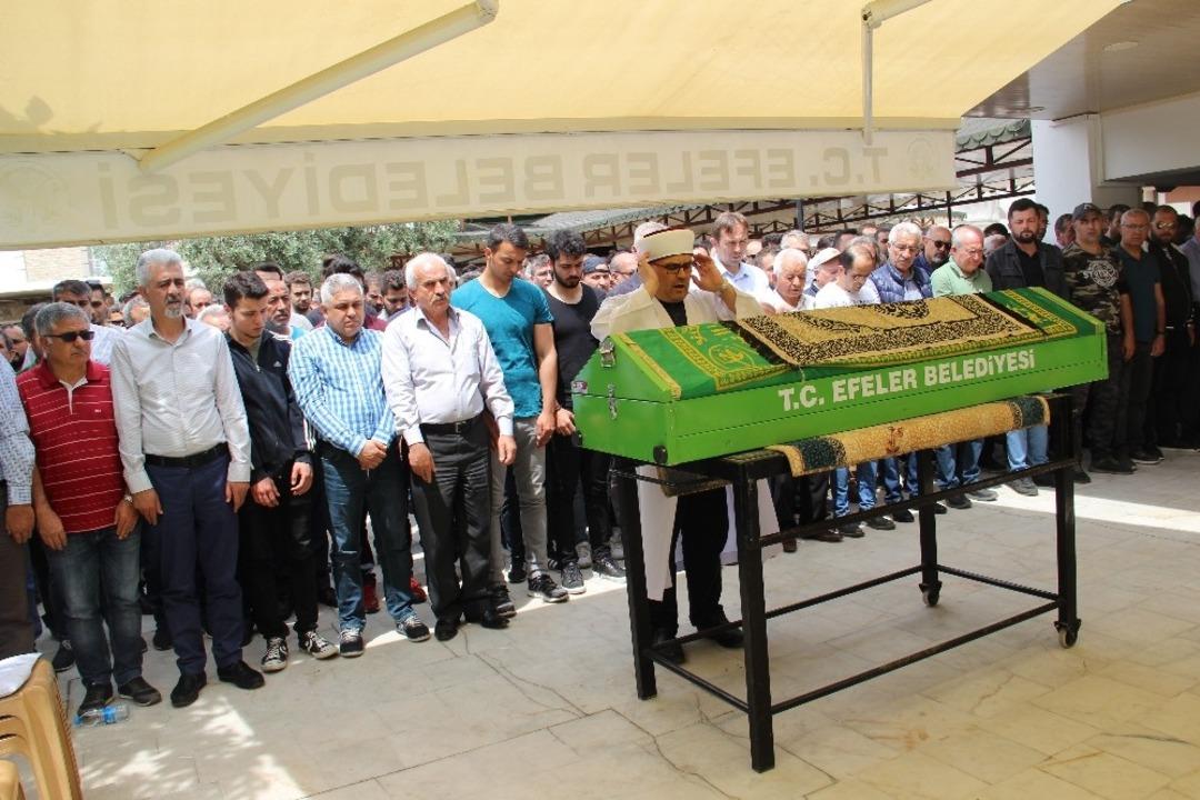 Senegal&rsquo;de hayatını kaybeden gen&ccedil; g&ouml;zyaşları arasında son yolculuğuna uğurlandı