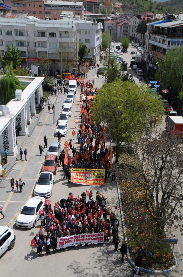 Tunceli'de işçilerden halaylı kutlama