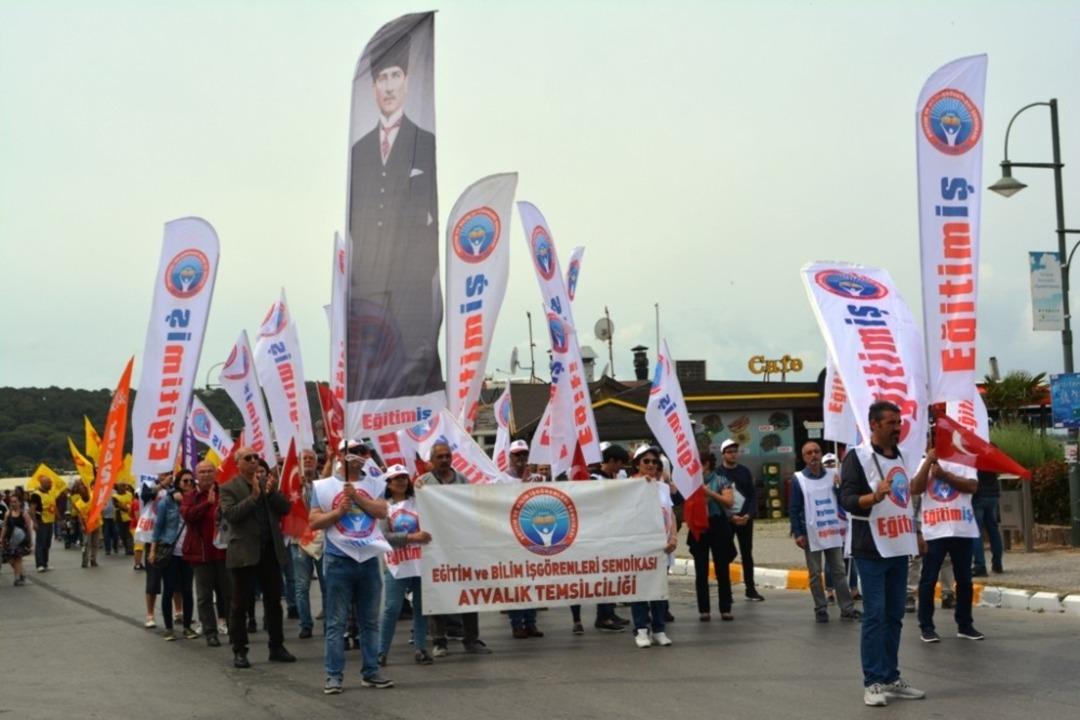 Ayvalık&rsquo;ta &rsquo;1 Mayıs Emek ve Dayanışma G&uuml;n&uuml;&rsquo; coşkusu