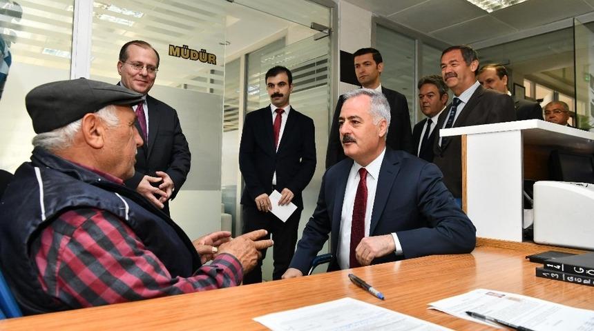 Vali Seymenoğlu: &ldquo;K&ouml;ylerimizin en &uuml;cra yerinde bile yaşan insanımıza da hizmet g&ouml;t&uuml;rmek hepimizin g&ouml;revi&rdquo;