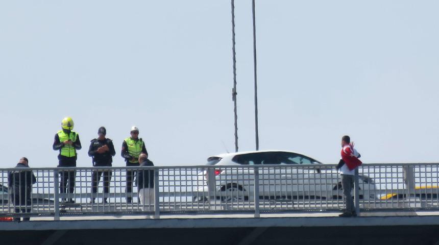 15 Temmuz Şehitler Köprüsü'nde intihar girişimi