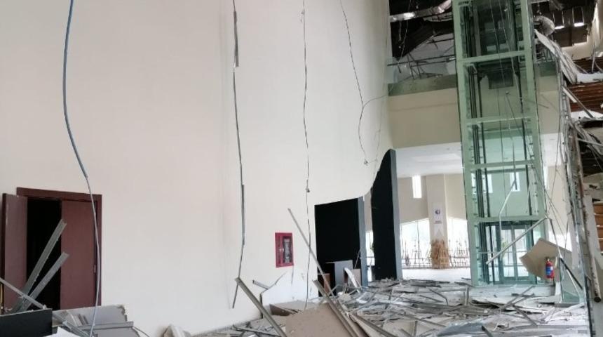 Gaziantep’te kültür merkezinde asma tavan çöktü