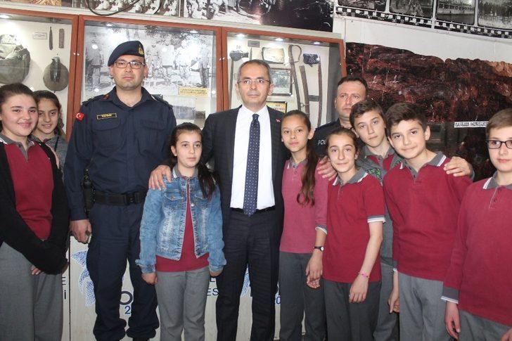 Kaymakam Pişkin, Çanakkale Gezici Müzesini ziyaret etti G4