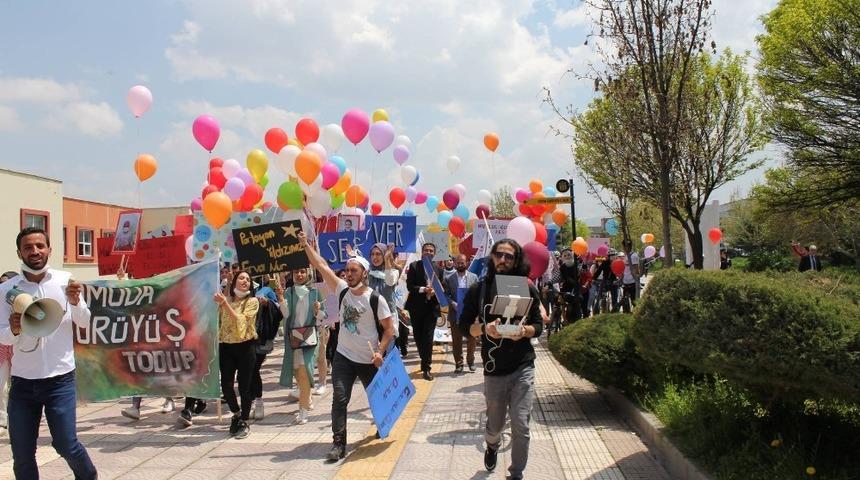 L&ouml;semili &ccedil;ocuklara destek i&ccedil;in y&uuml;r&uuml;d&uuml;ler