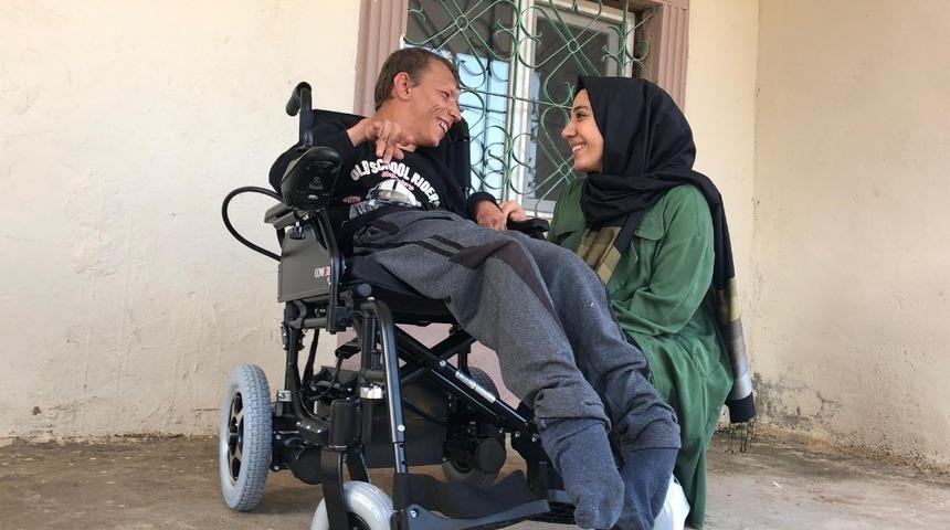 G&ouml;n&uuml;ll&uuml;lerden ak&uuml;l&uuml; sandalye yardımı