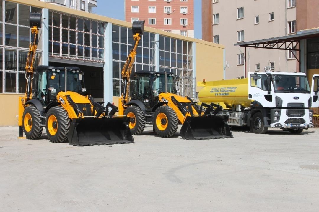 Vali Atik İl &Ouml;zel İdaresi&rsquo;ne alınan ara&ccedil;ları test s&uuml;r&uuml;ş&uuml; yaparak inceledi