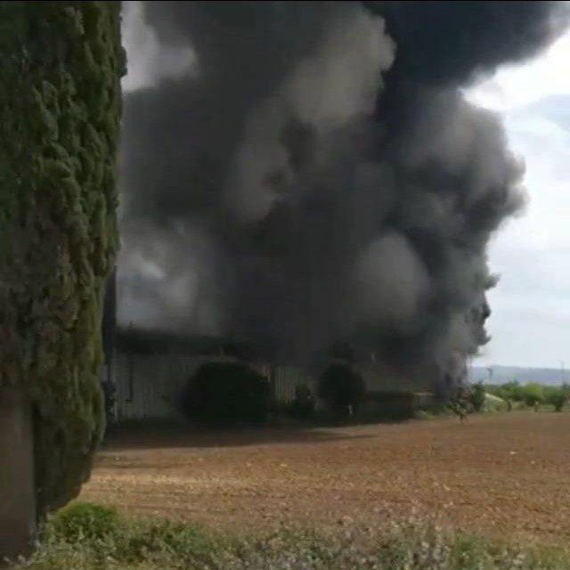 Bir kenti tedirgin eden yangın: Gökyüzü dumanlarla kaplandı