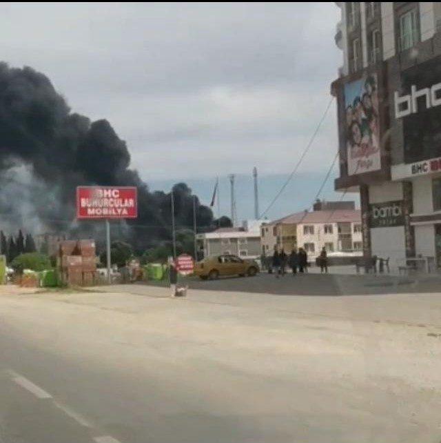 Bir kenti tedirgin eden yangın: Gökyüzü dumanlarla kaplandı