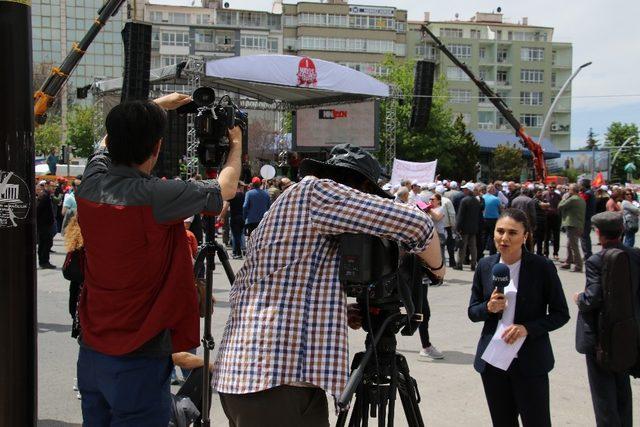 Basın mensupları 1 Mayıs’ta haber için görevlerinin başındaydı
