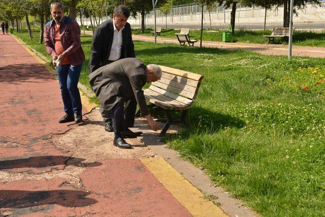 Mızraklı, sanat atölyesi tarafından üretilen ürünleri inceledi